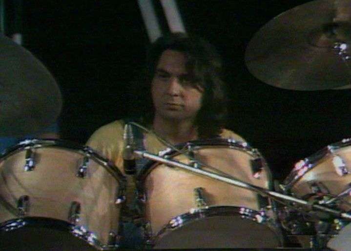 Tullio_De_Piscopo_fotografato_durante_unesibizione_in_duo_con_Gaetano_Liguori_nel_1979-1.jpg