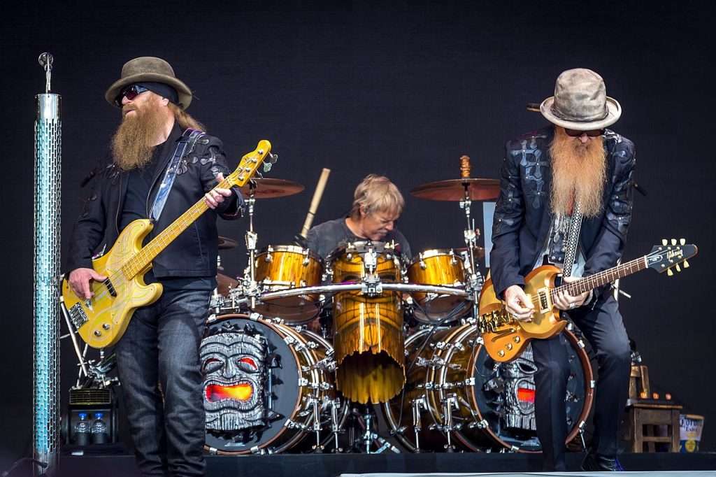 ZZ Top on the Pyramid Stage at Glastonbury 2016 IMG 8527 (27374417884)
